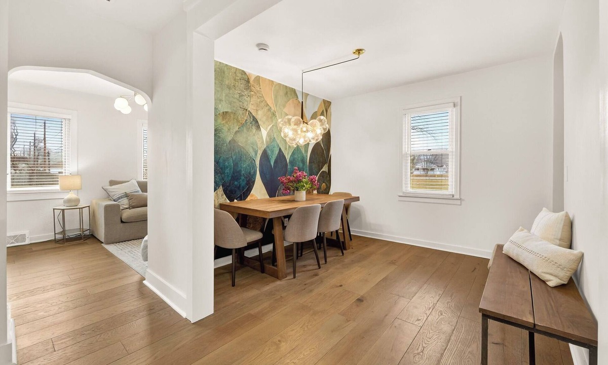 Westland House | Contemporary Cottage West 3BD Detroit DTW A2