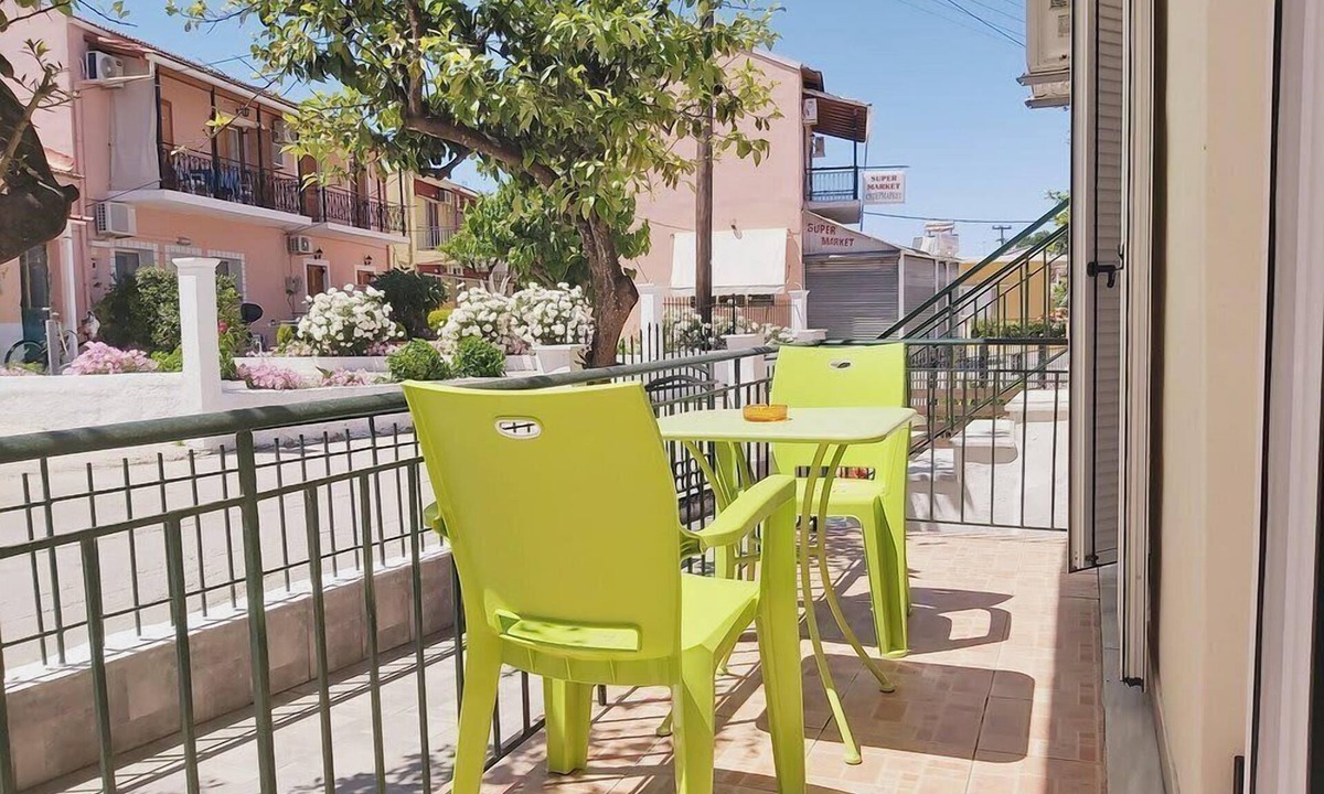 Kavos Apartment | Corfu Frodo Studios, Few Moments from the Beach