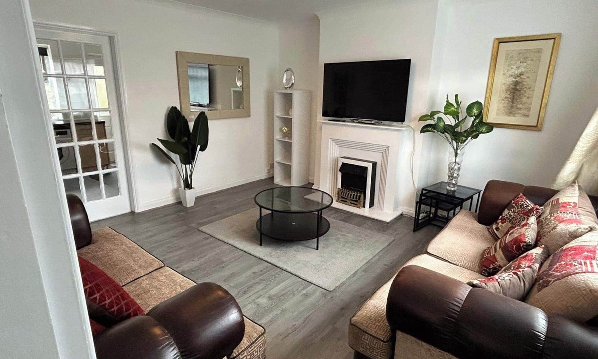 Birmingham House | Cosy 3-Bed Retreat - Garden, Parking & Bbq