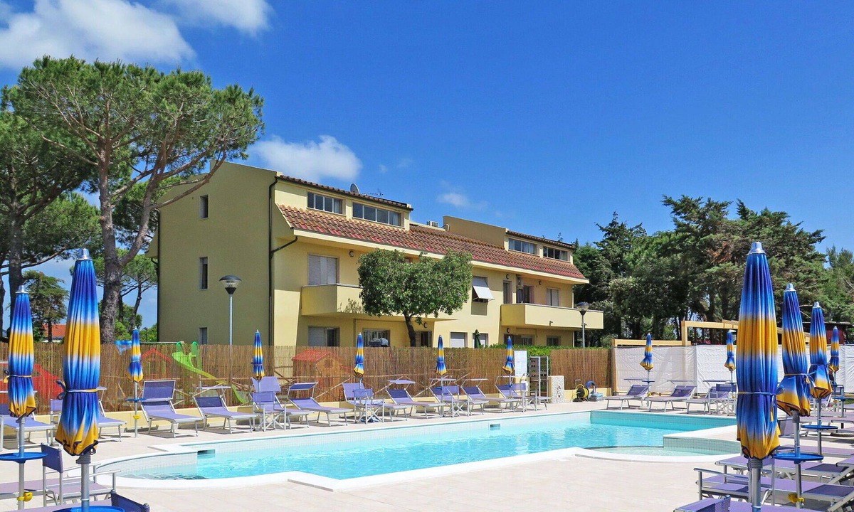 Cecina Apartment | Cosy apartment for 6 guests with A/C, WIFI, pool, TV, patio and pets allowed
