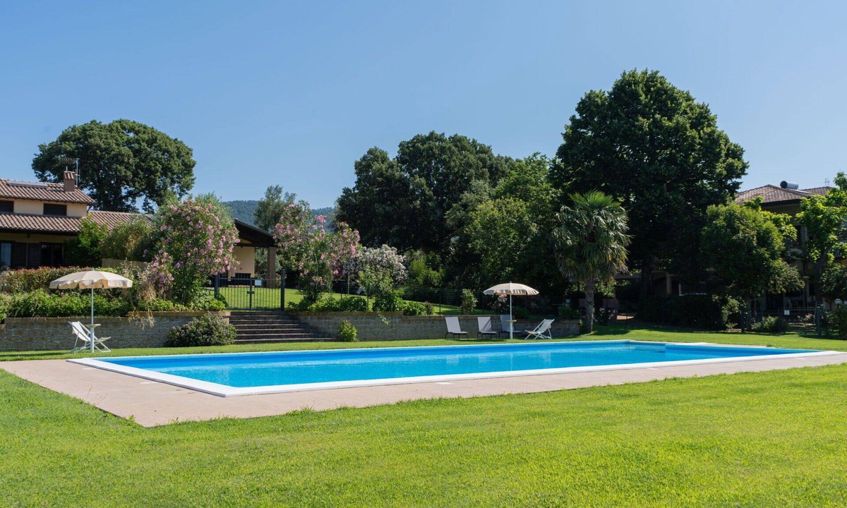 Bolsena Villa | Cosy apartment in villa for 6 guests with WIFI, pool, TV and terrace