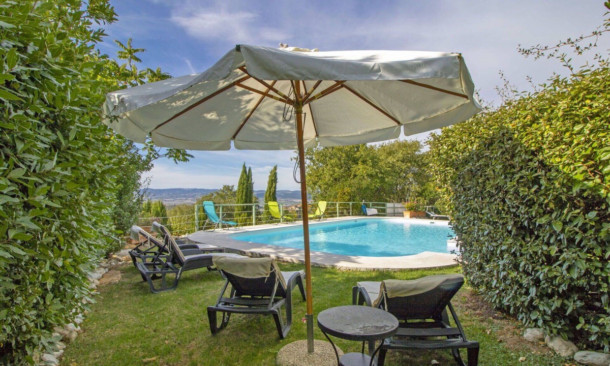 Poderi Villa | Cosy apartment in villa with WIFI, private pool, hot tub, TV, patio, pets allowed, panoramic view
