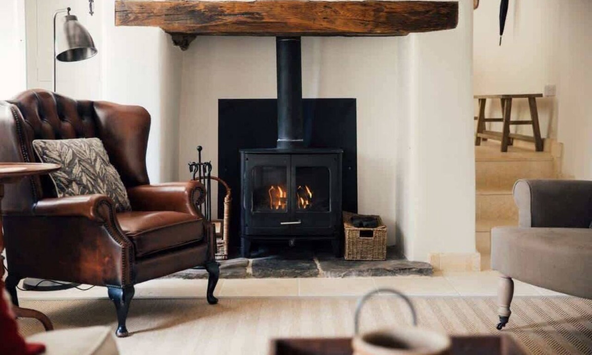Upper Oddington House | Cotswold Cottage near Daylesford | Pub & log burner