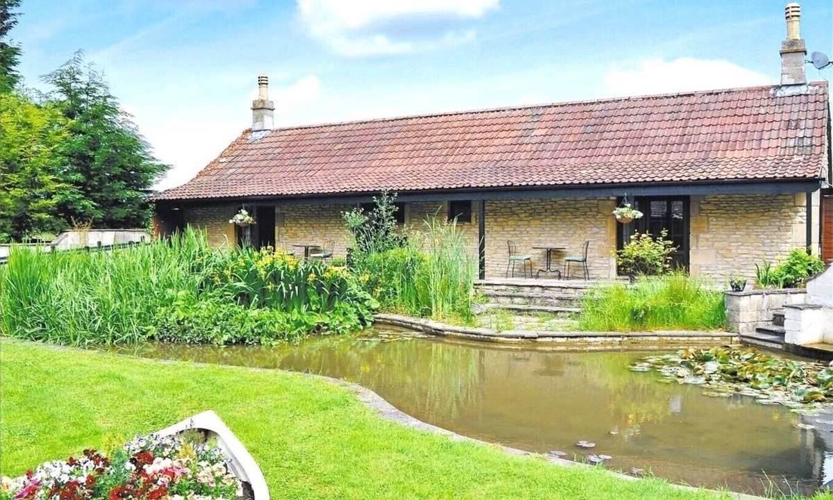 Hinton Apartment | Cotswold Country Studio (Drake) | Fast WiFi, Kitchen, Near M4 for Bristol & Bath