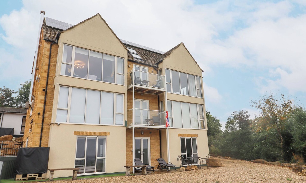 Bourton-on-the-Water House | COTSWOLD VIEW, family friendly in Bourton-On-The-Water
