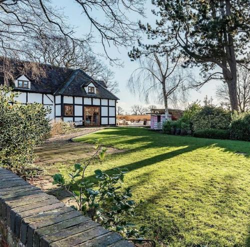 Ockbrook House | Cottage-outdoor bar-fire pit-PETS NEC