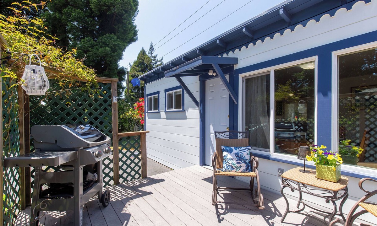 Arcata House | Cottagecore charm beside the redwoods—steps to trails, minutes to beaches and downtown Arcata.
