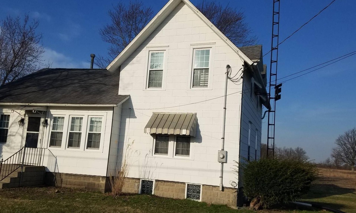 Oak Harbor House | Country farm house near Port Clinton perfect for fishing and Lake Erie getaways.