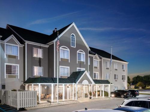 Maumee Hotel | Country Inn & Suites by Radisson, Maumee - Toledo