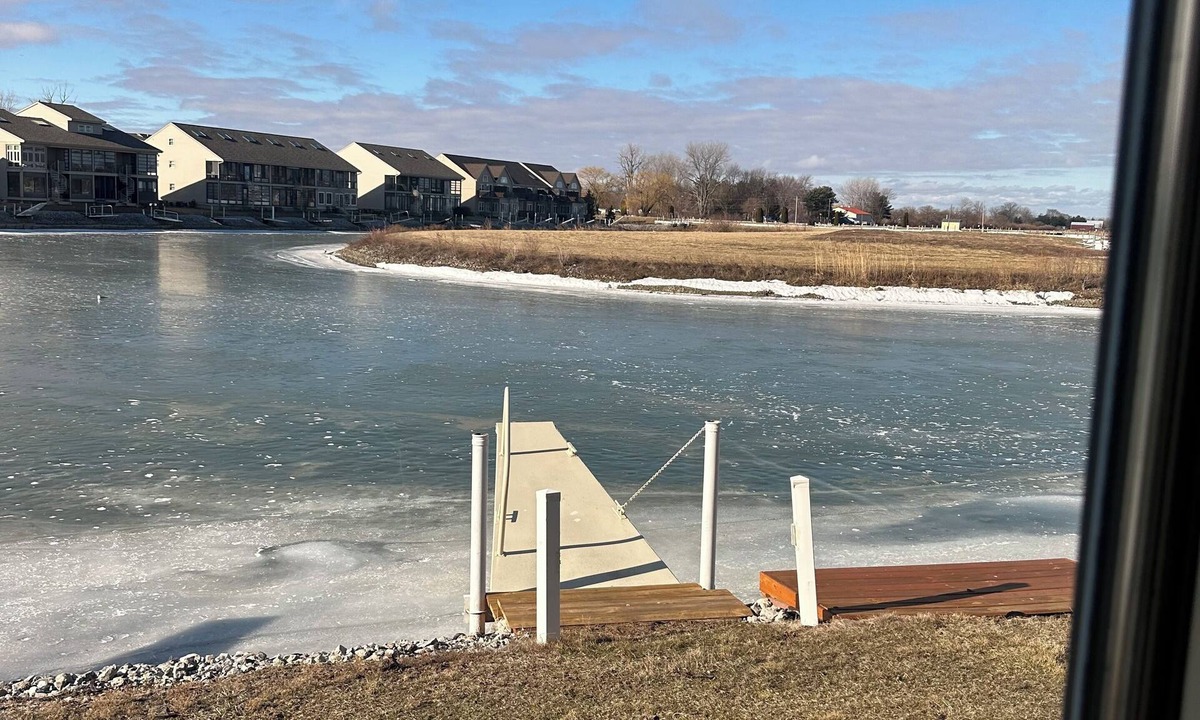 Oak Harbor Condo | Cozy 1-bedroom condo in Oak Harbor with AC, private dock to Lake Erie,