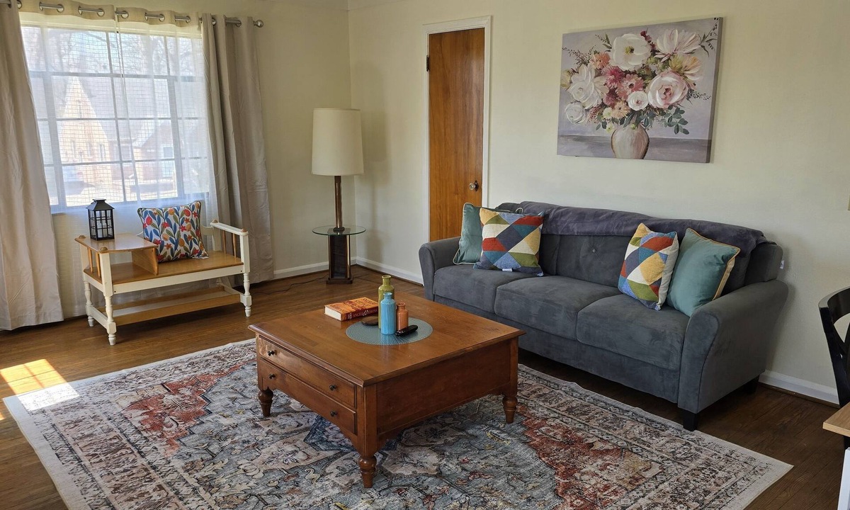 Toledo Apartment | Cozy 1Bed/1Bath unit, Pets OK, Close to ProMedica, UT.