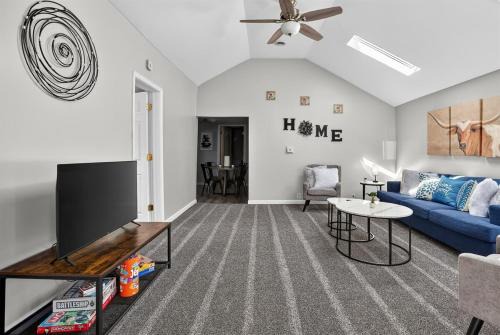 Bay City House | Cozy 3BR w Yard Dog Friendly Ensuite