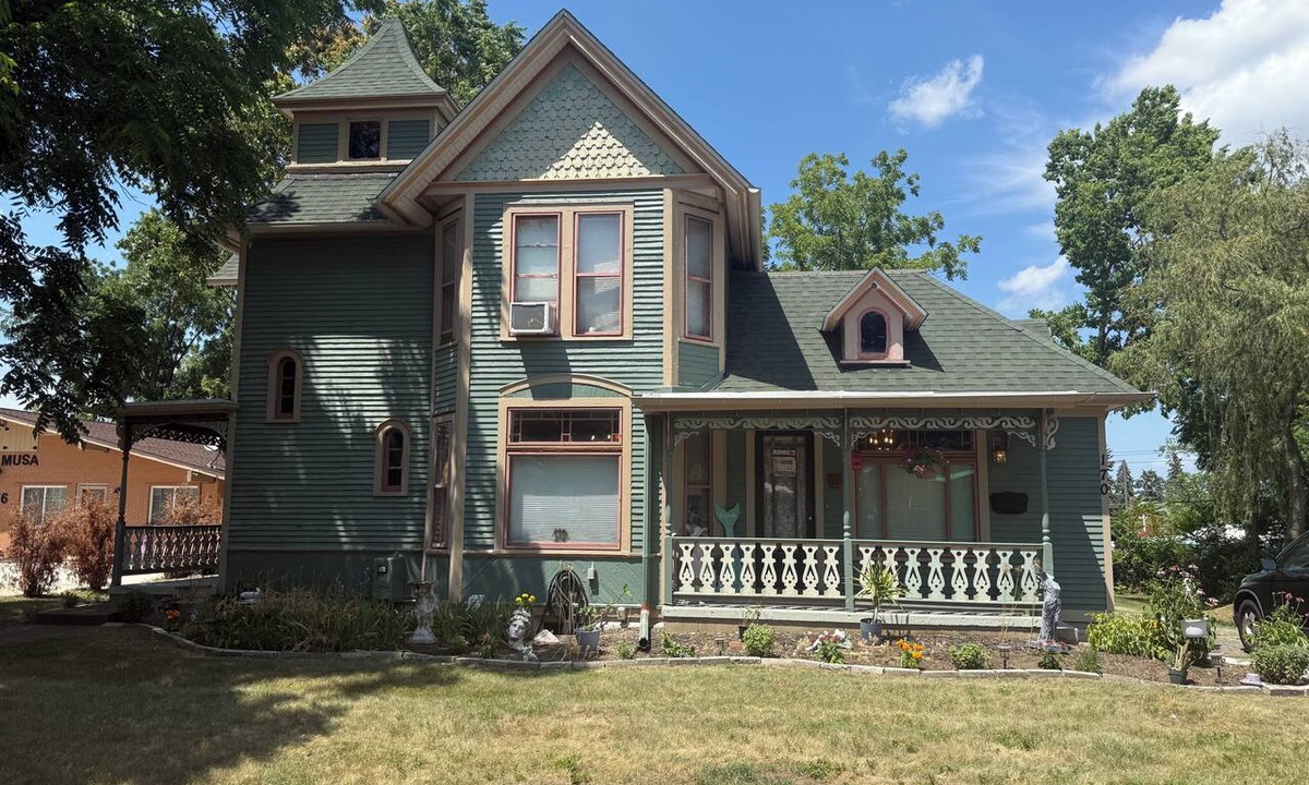 Belleville Cottage | Cozy 4-bedroom Victorian cottage in peaceful Belleville with AC