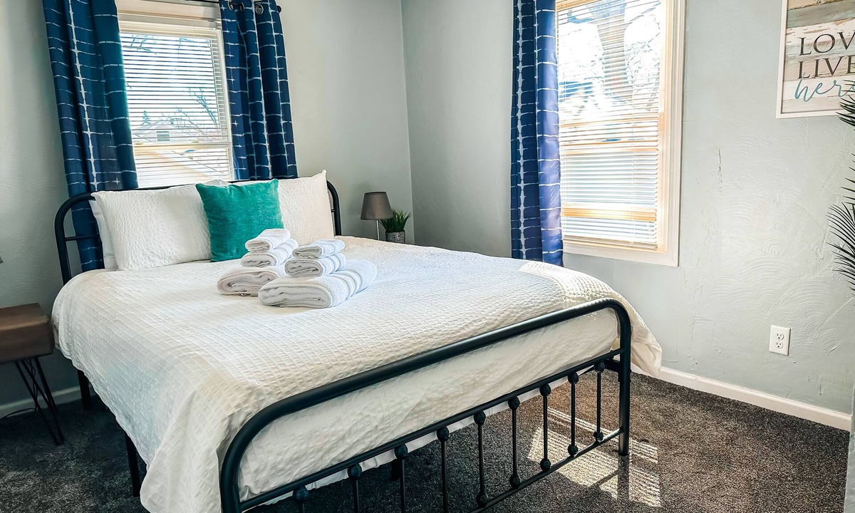 Holland House | Cozy and Convenient 2BR in Prime Central Location