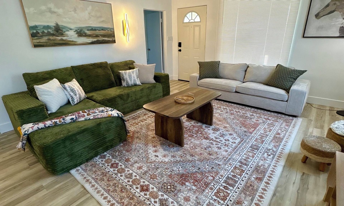 Bay City House | Cozy Boho Retreat - 4 beds, spacious, close to downtown.