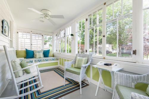 South Haven House | Cozy Cottage w/Sun Porch - 2 Blocks to Kids Corner & South Beach!