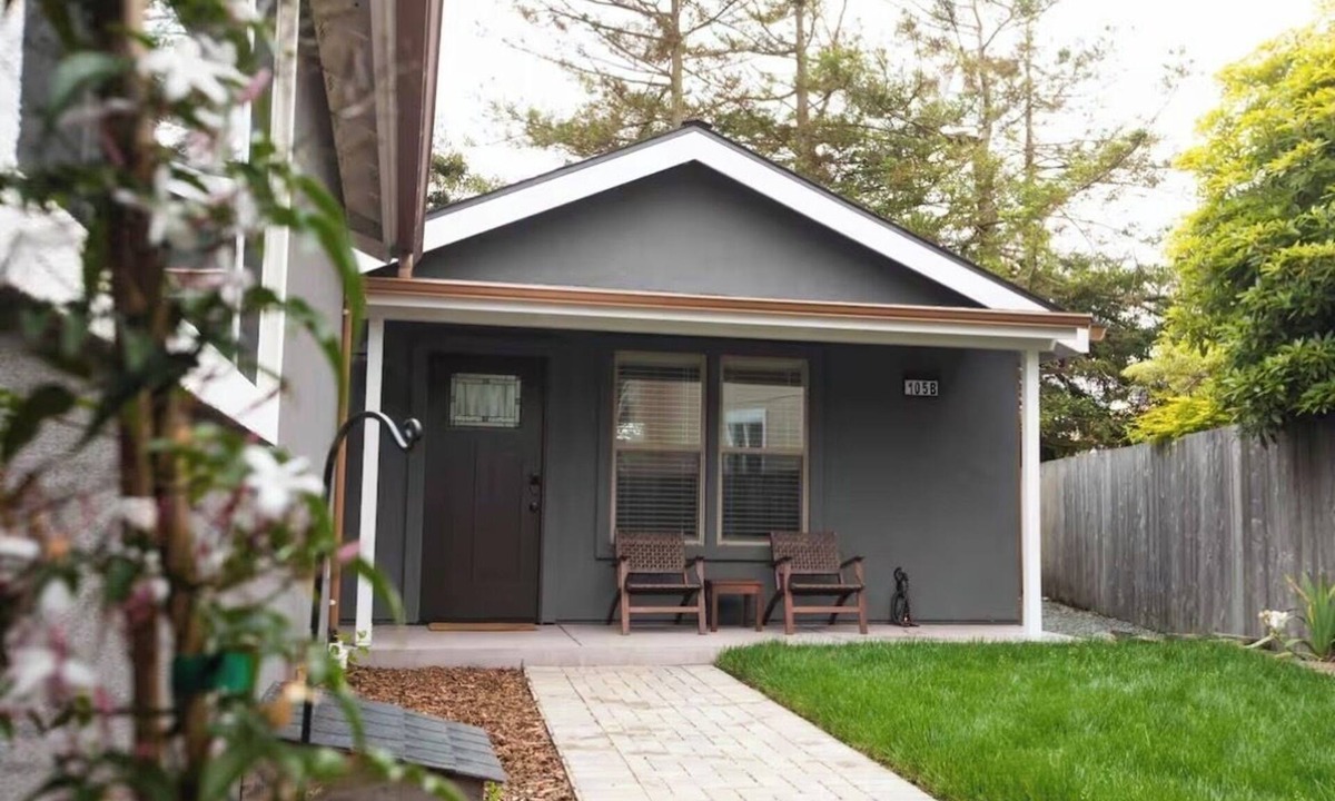 El Granada Cottage | Cozy Half Moon Bay New Build, near the beach, pet friendly, private fenced yard.