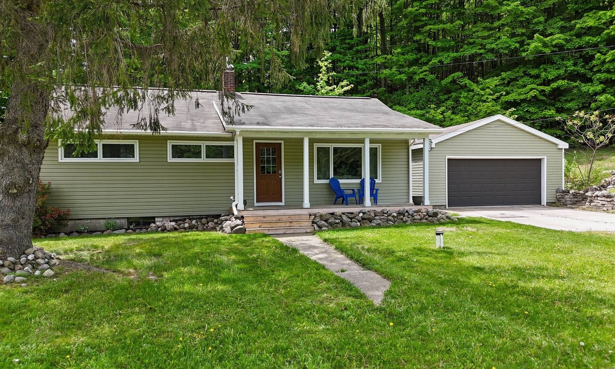 Traverse City House | Cozy Home Near Downtown | Newly Added Ammenities!