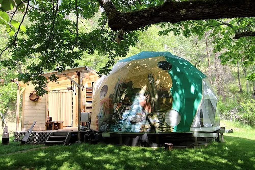 Jacksonville Cabin | Creekside Geodesic Dome Retreat with Expansive Nature Views in Jacksonville, Oregon