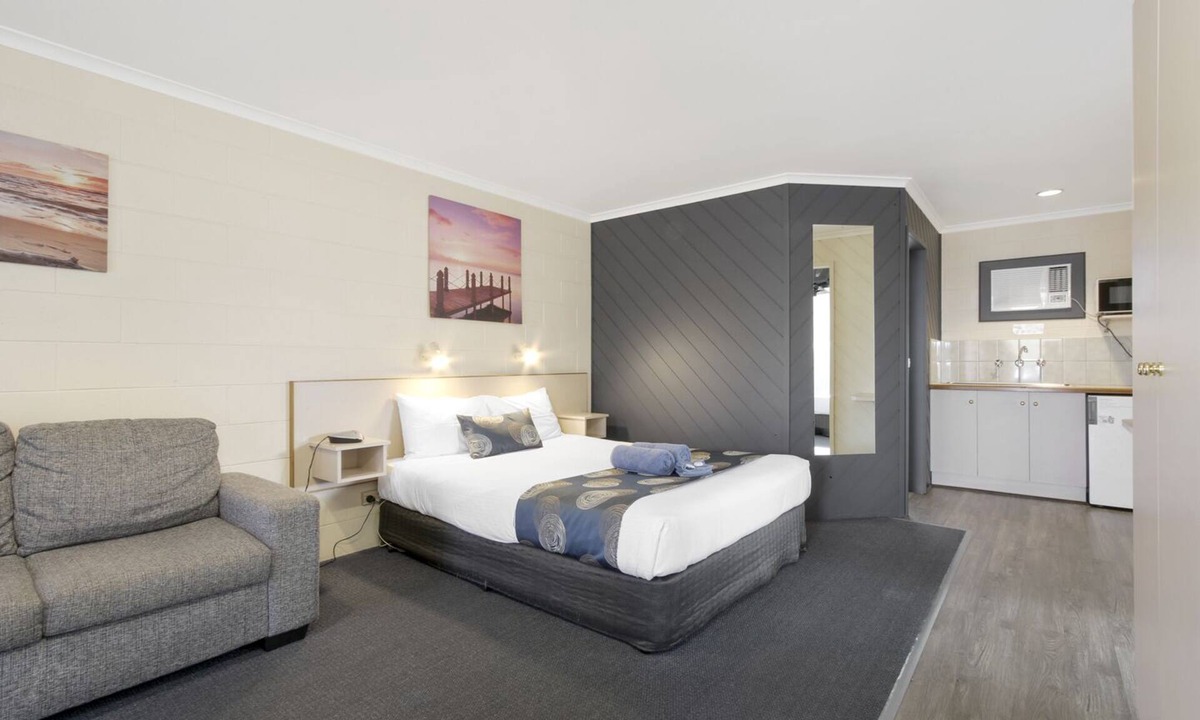 Lakes Entrance Hotel | Cunningham Shore Motel