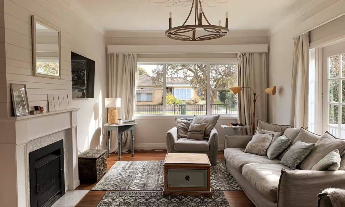 Lakes Entrance Cottage | Delightful cottage close to everything.