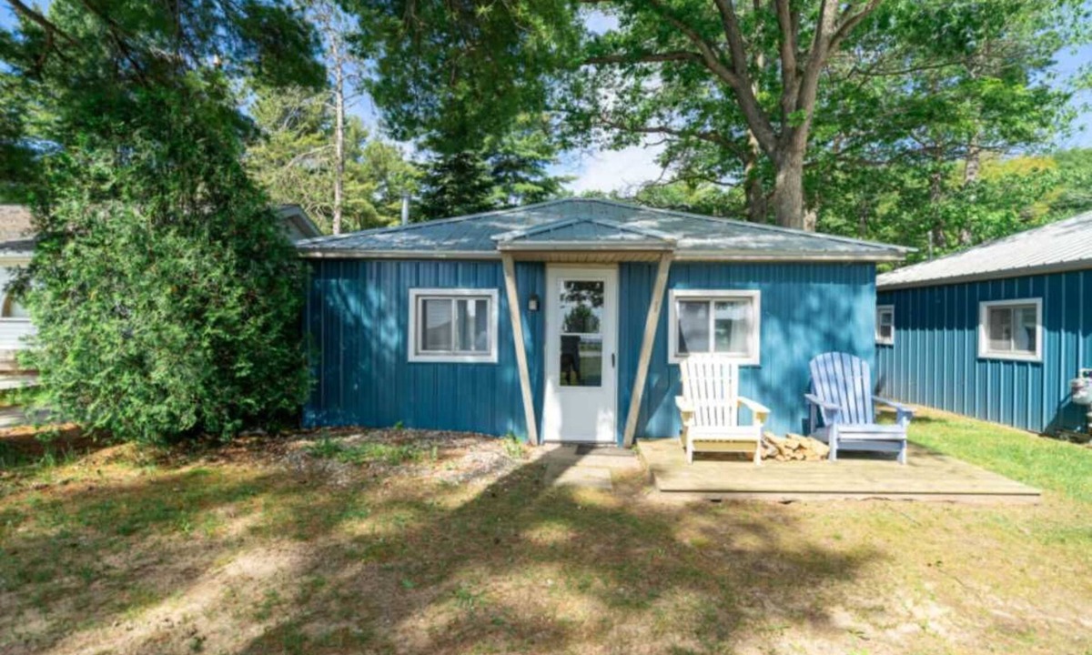 Oscoda Cabin | Destiny Beach Resort