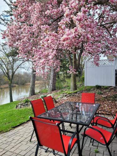 Toledo House | dock, game room, bar and private river view patio