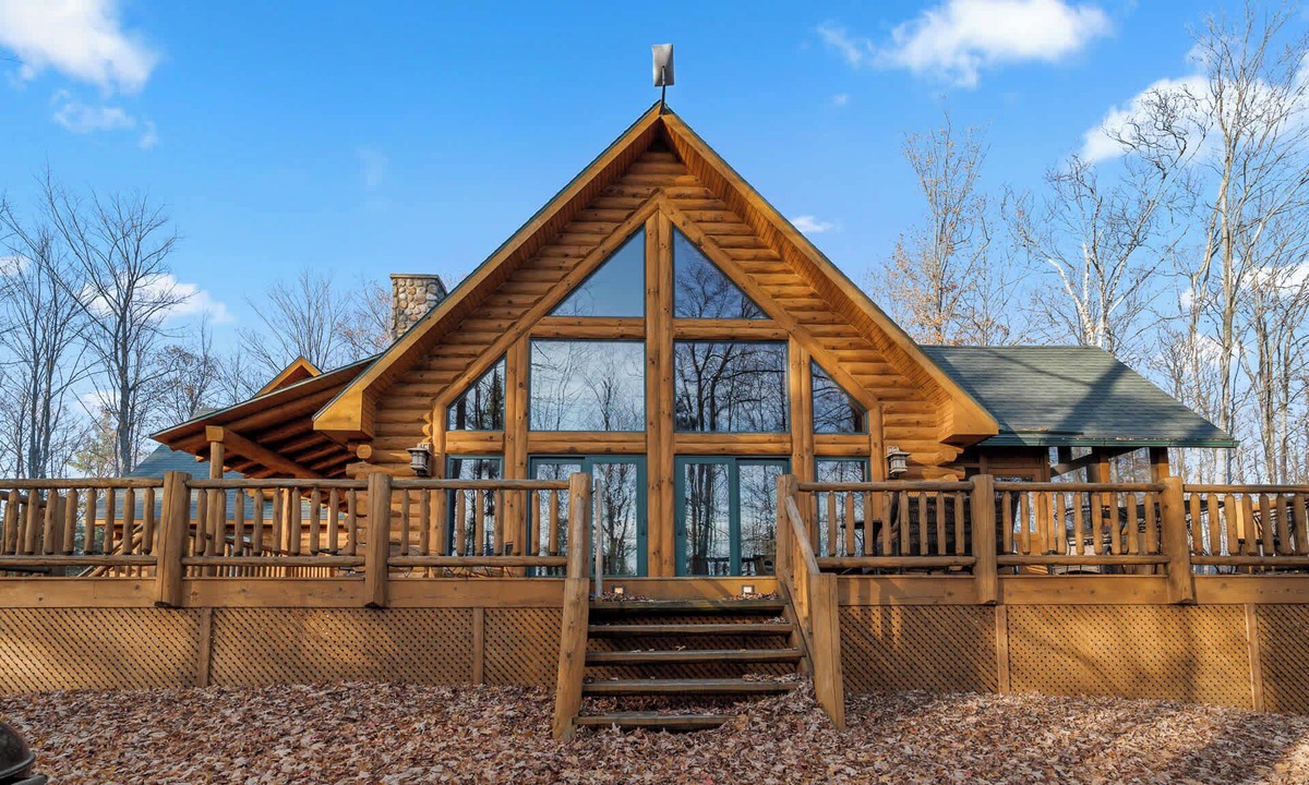 Fish Creek Cabin | Dog Friendly Cabin - sleeps 12