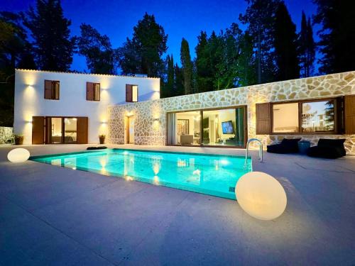 Achilleio Villa | Domenico Morani Luxury Villa Concept with private pool by DadoVillas