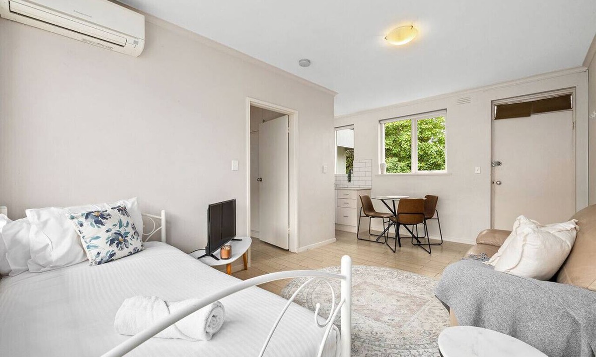 Balaclava Apartment | Domi Rentals - The Carlisle Apartments