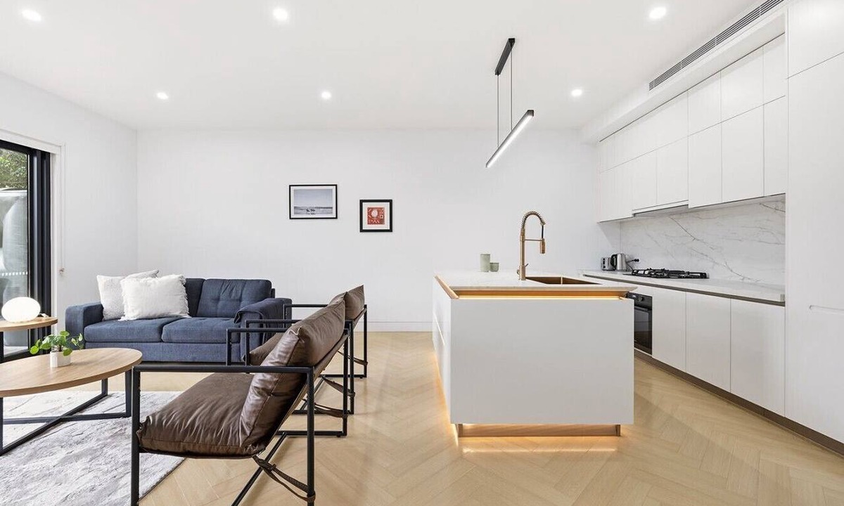 Cheltenham House | Domi Rentals - The Cheltenham Southland House