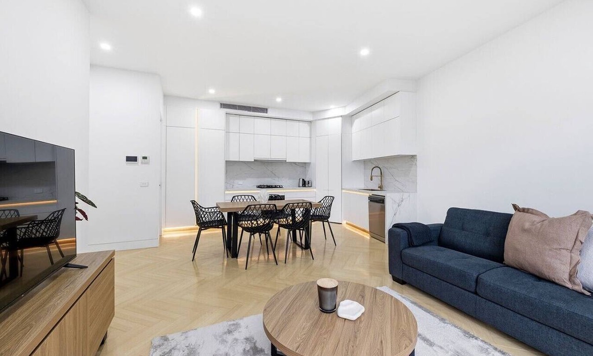 Cheltenham House | Domi Rentals - The Cheltenham Southland House