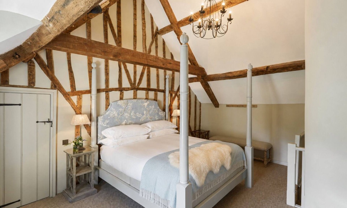Southrop Cottage | Dovecote| Luxury Cotswold Cottage | Sleeps 6