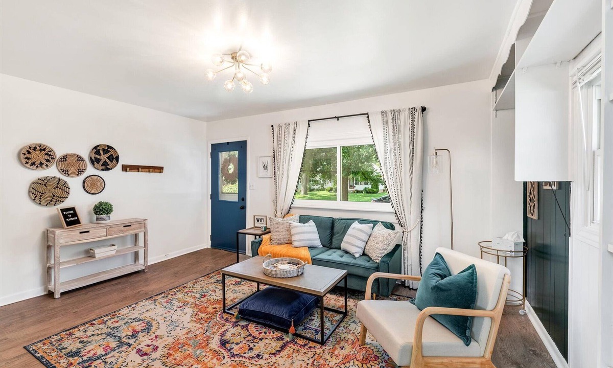 Perrysburg House | ★Downtown Perrysburg Bungalow w/ additional space★