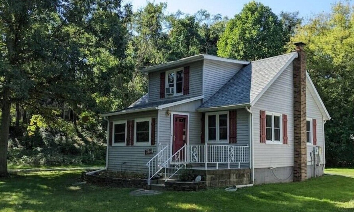 Town of Pines House | Dunes Cottage at Town of Pines Lake Michigan near Indiana Dunes Parks!
