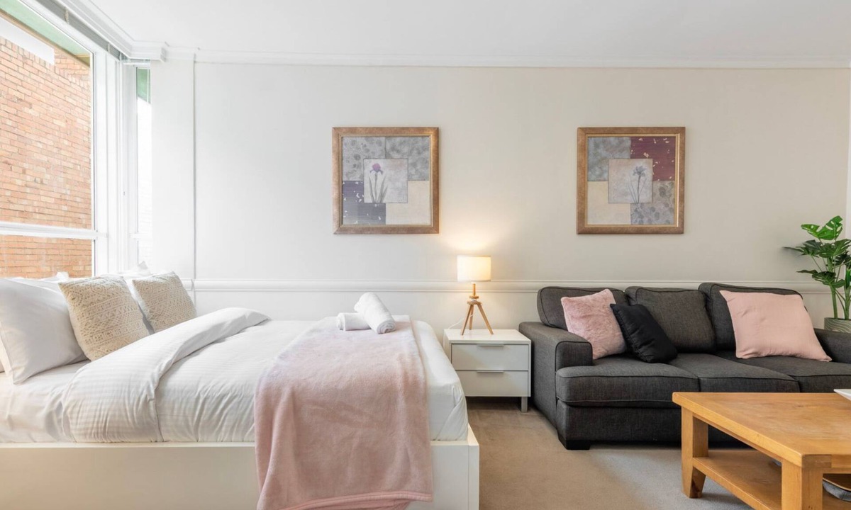 East Melbourne Apartment | Eastwood on Hotham studio in the heart of East Melbourne