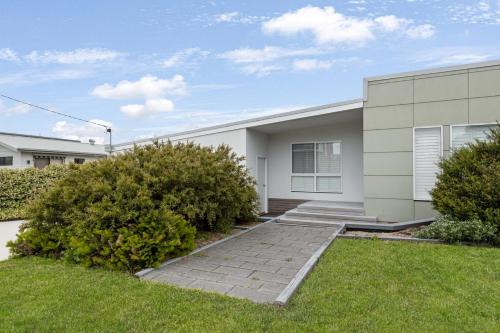Lake Tyers Beach House | Eleebana