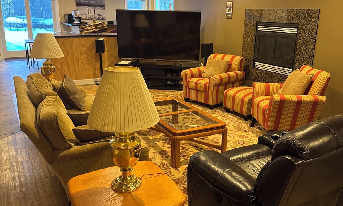 Traverse City Apartment | Elegant 2 bedroom apartment on 10 wooded acres outside Traverse City MI