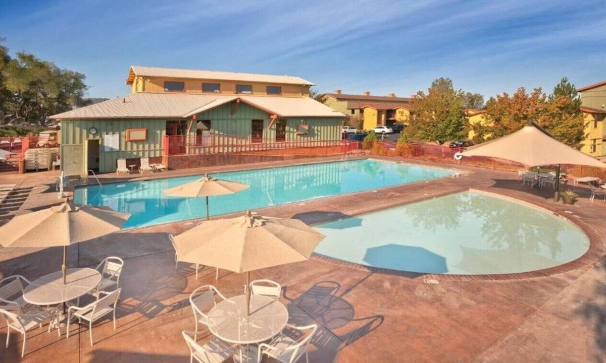 Angels Camp Condo | Enjoy Golf & the Sierra Nevada Beauty in this 2BD resort condo