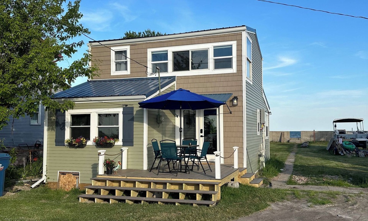 Estral Beach House | Erie Cozy Cottage/Lake and Canal Frontage-Fish-Kayak/Stunning Sunsets & Wildlife