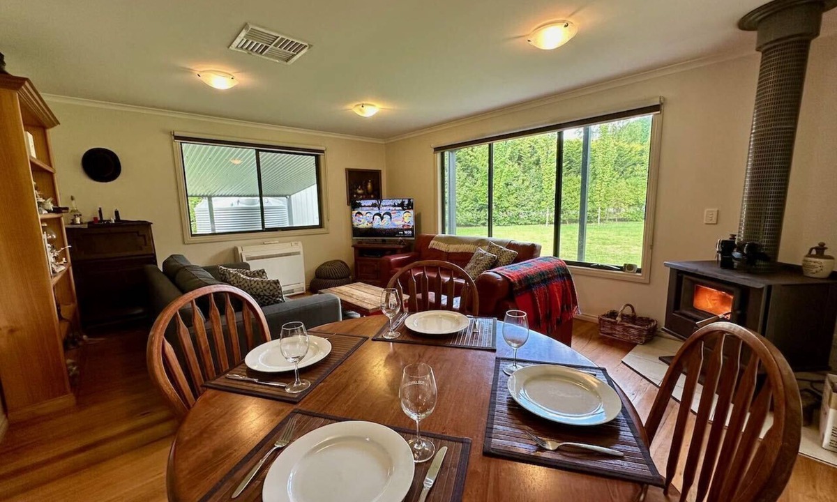Taggerty House | Escape to the country - centrally located with Cathedral views