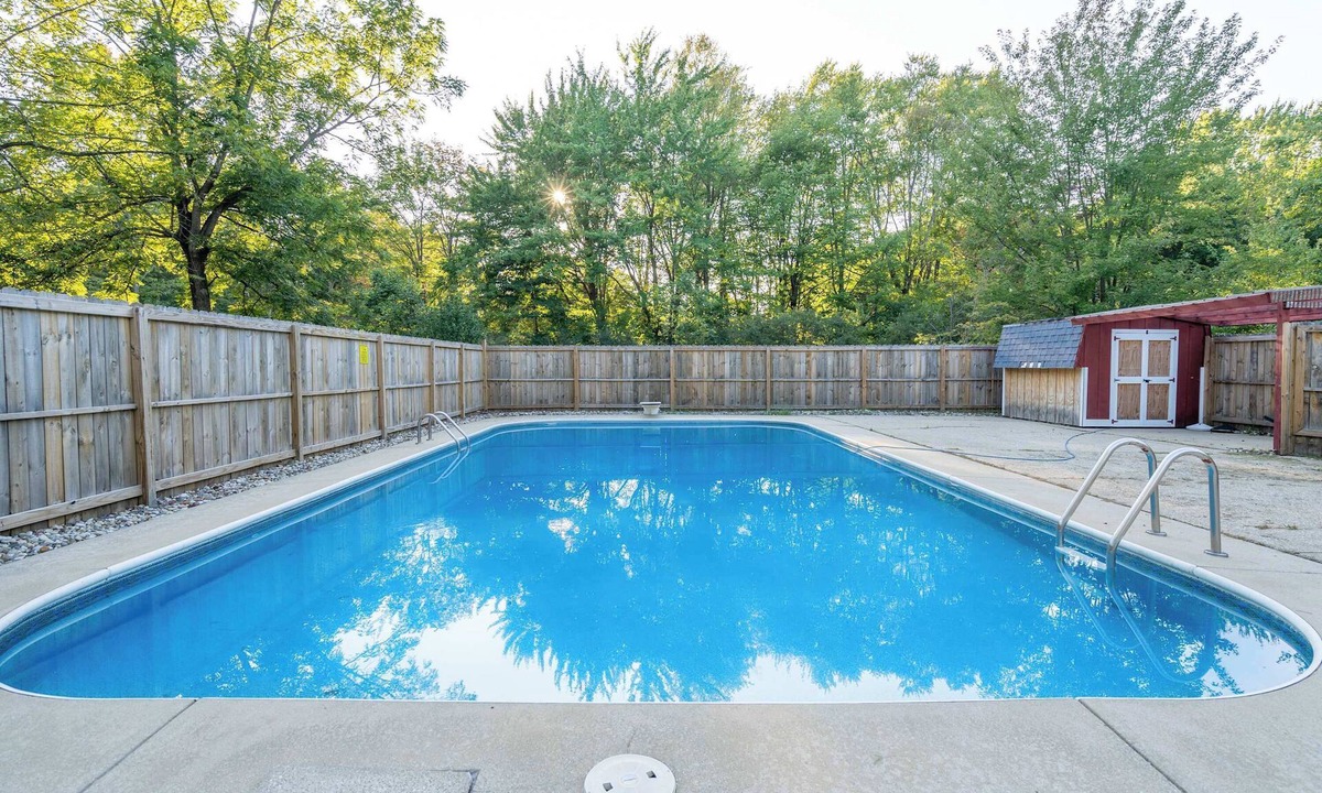 South Haven House | Evergreen Acres Woodland Preserve Private Pool