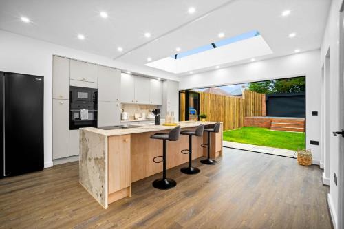 Cradley House | Exceptional 4 Bedroom House - Garden - Netflix - Parking 154R