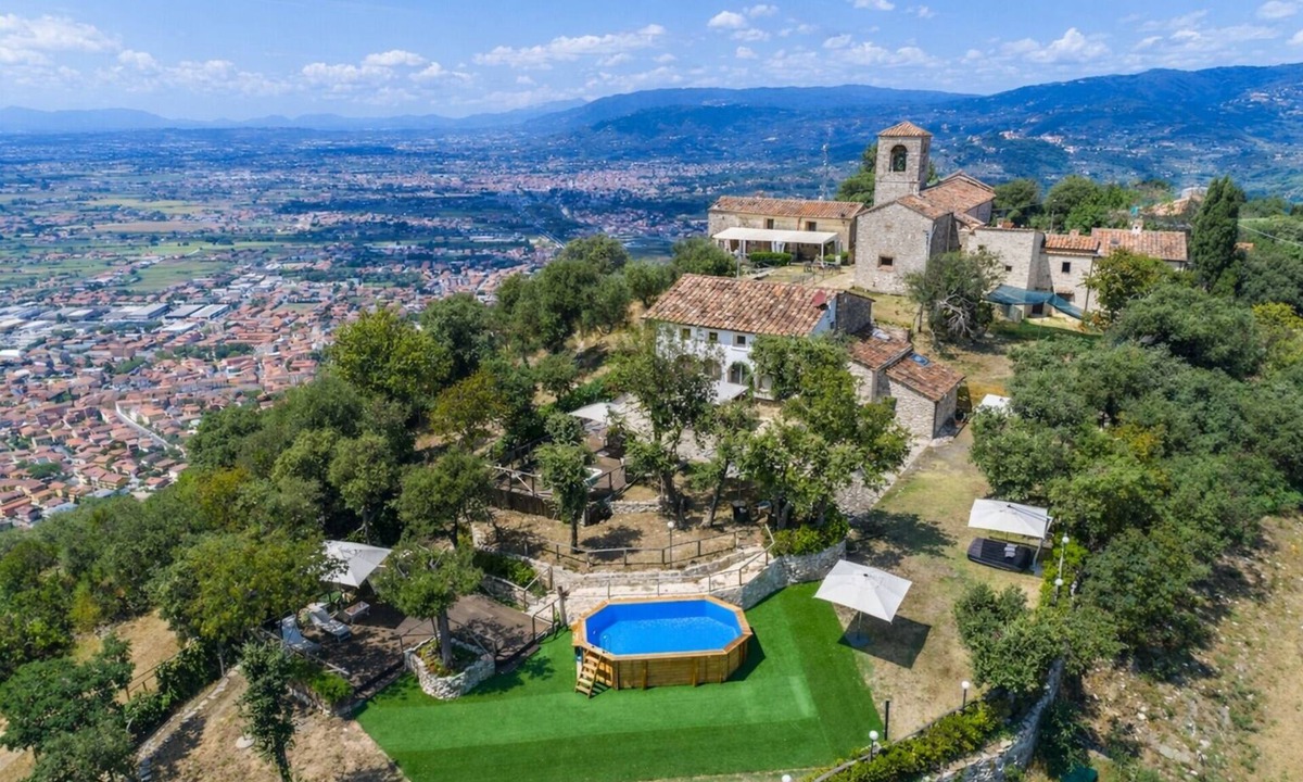 Monsummano Terme Villa | Exclusive Tuscan Panoramic Villa + Pool + Jacuzzi