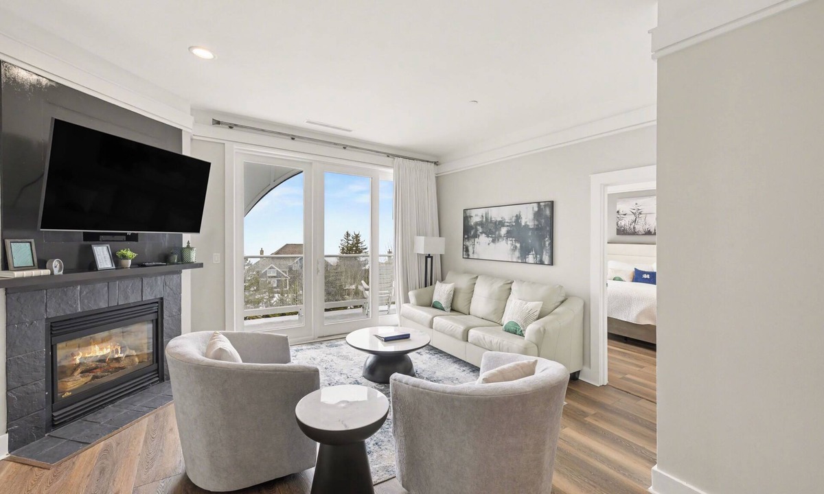 Bay Harbor Condo | Experience comfort in Maritime Lakeview Suite 406, a 2-bedroom condo in Bay Harbor.