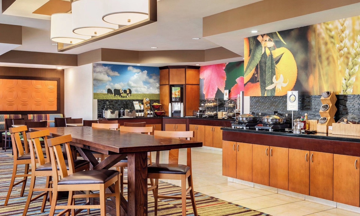 Maumee Hotel | Fairfield Inn & Suites Toledo Maumee