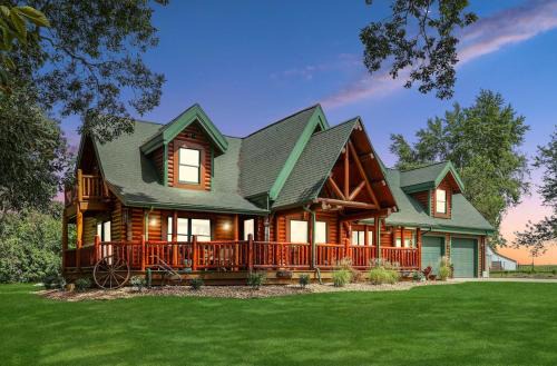 Celina House | Family-Favorite Cabin with Private Seasonal Pool and Movie Theater