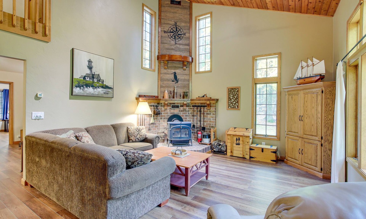 Sturgeon Bay House | Family-Friendly Home in Sturgeon Bay w/Backyard