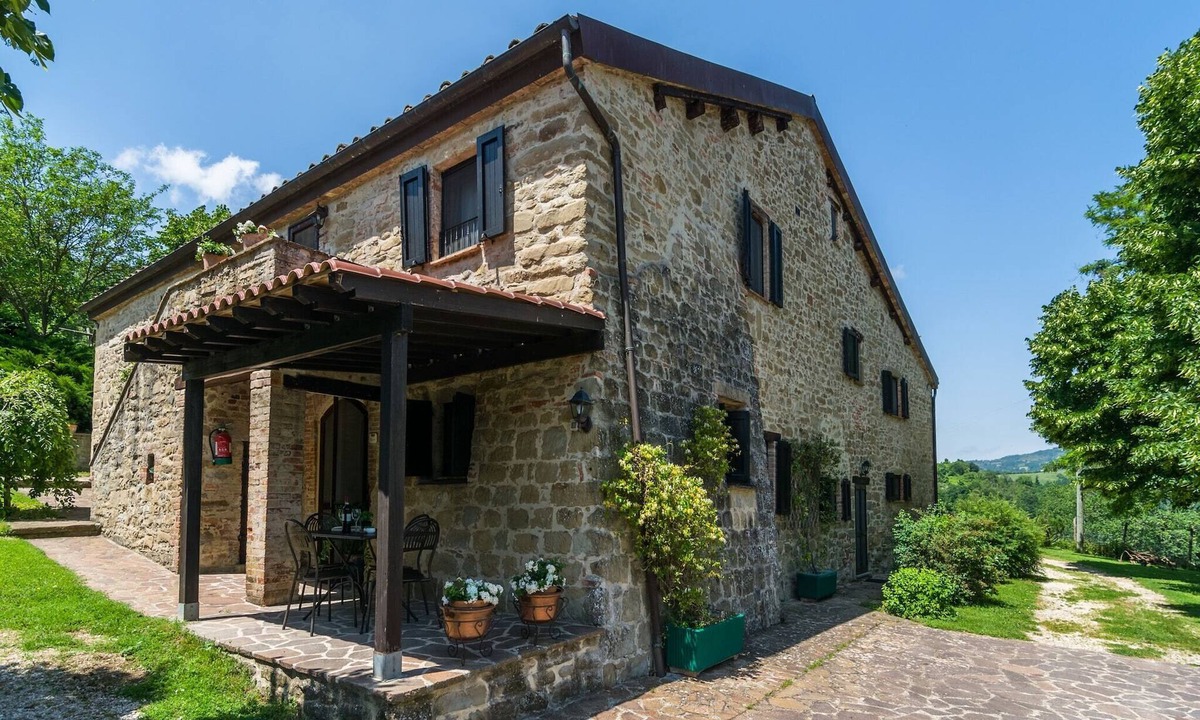 Monteluiano House | Farmhouse in Umbria with Pool