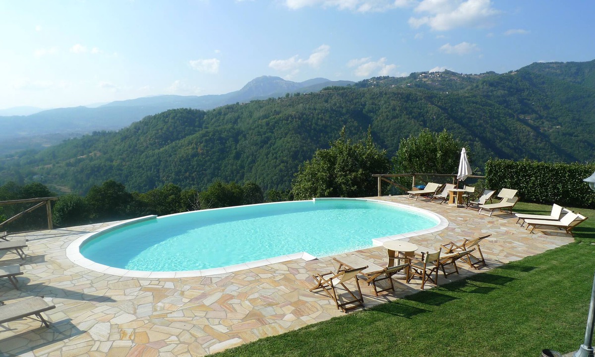 Pieve Fosciana Apartment | Farmhouse with Pool & Walk to Restaurant, Mountain Views